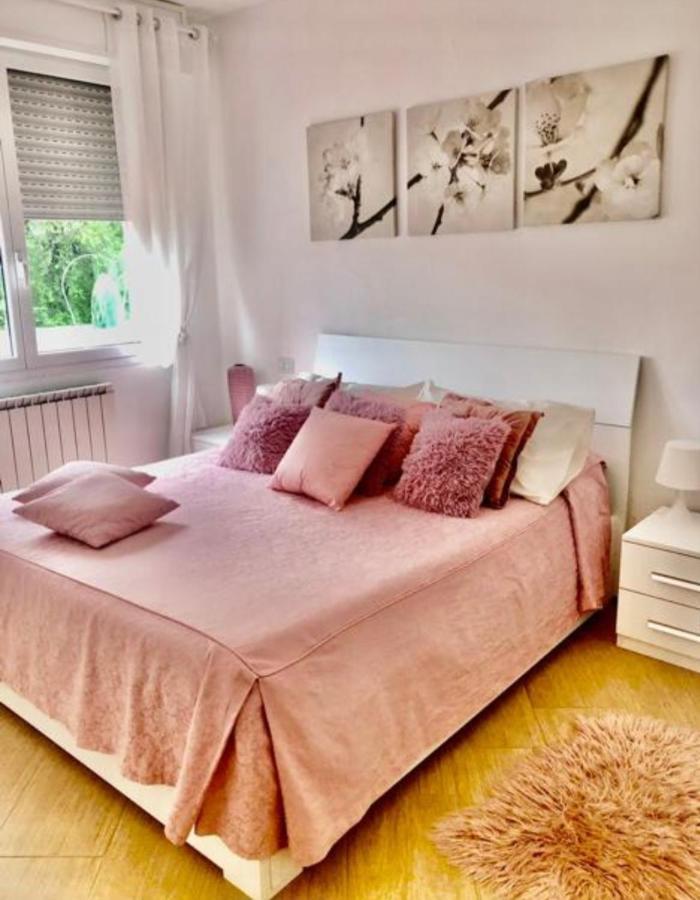 Apartament Lovely *