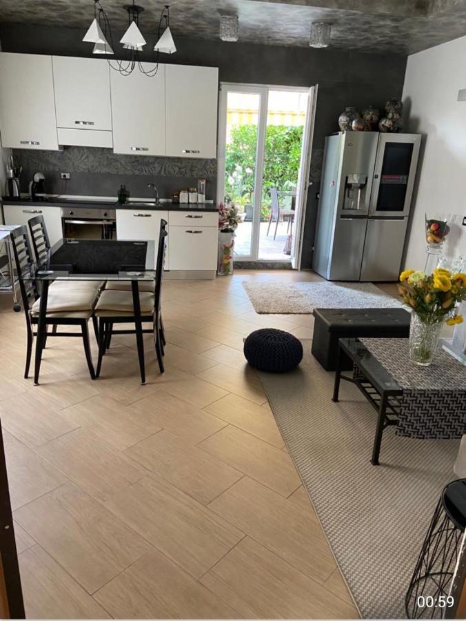 Apartament Lovely *